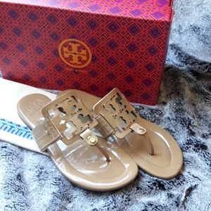 Tory Burch Miller Square emblem, size 9.5